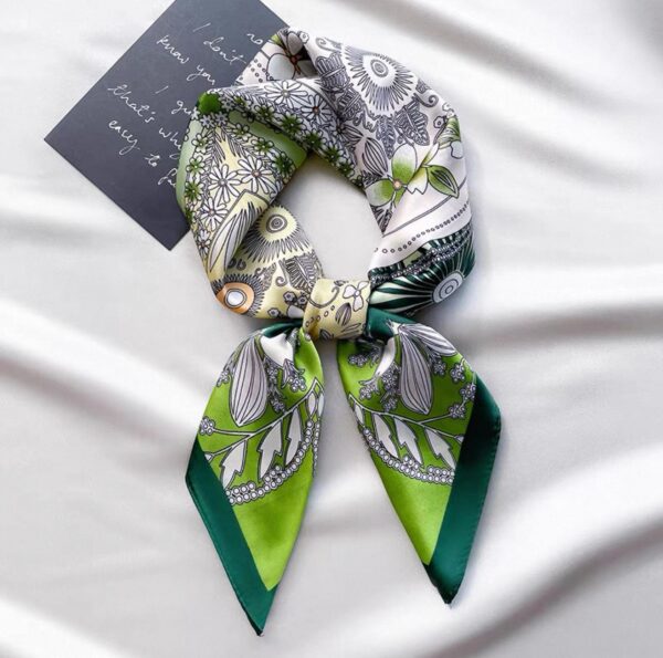 Korean-Style Paisley Fashion Square Scarf (clover)