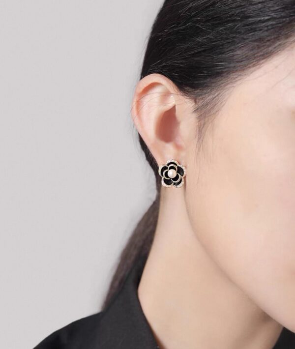 Korean-Style Black Pearl Camellia Earrings2 Korean-Style Black Pearl Camellia Earrings