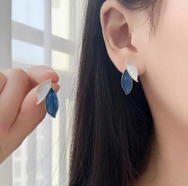 Korean-Style Forest-Inspired Leaf Earrings (Blue & White)