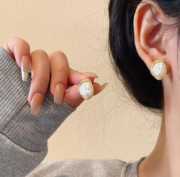 Korean-Style Irregular Baroque Pearl Earrings1 Korean-Style Irregular Baroque Pearl Earrings