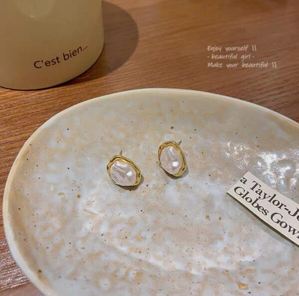 Korean-Style Irregular Baroque Pearl Earrings2 Korean-Style Irregular Baroque Pearl Earrings