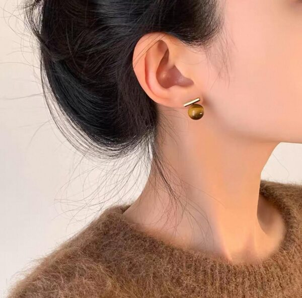 Maillard-Tone Tiger’s Eye Bar Earrings