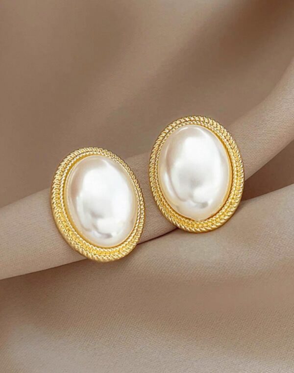 Vintage Oval Pearl Earrings Vintage Oval Pearl Earrings